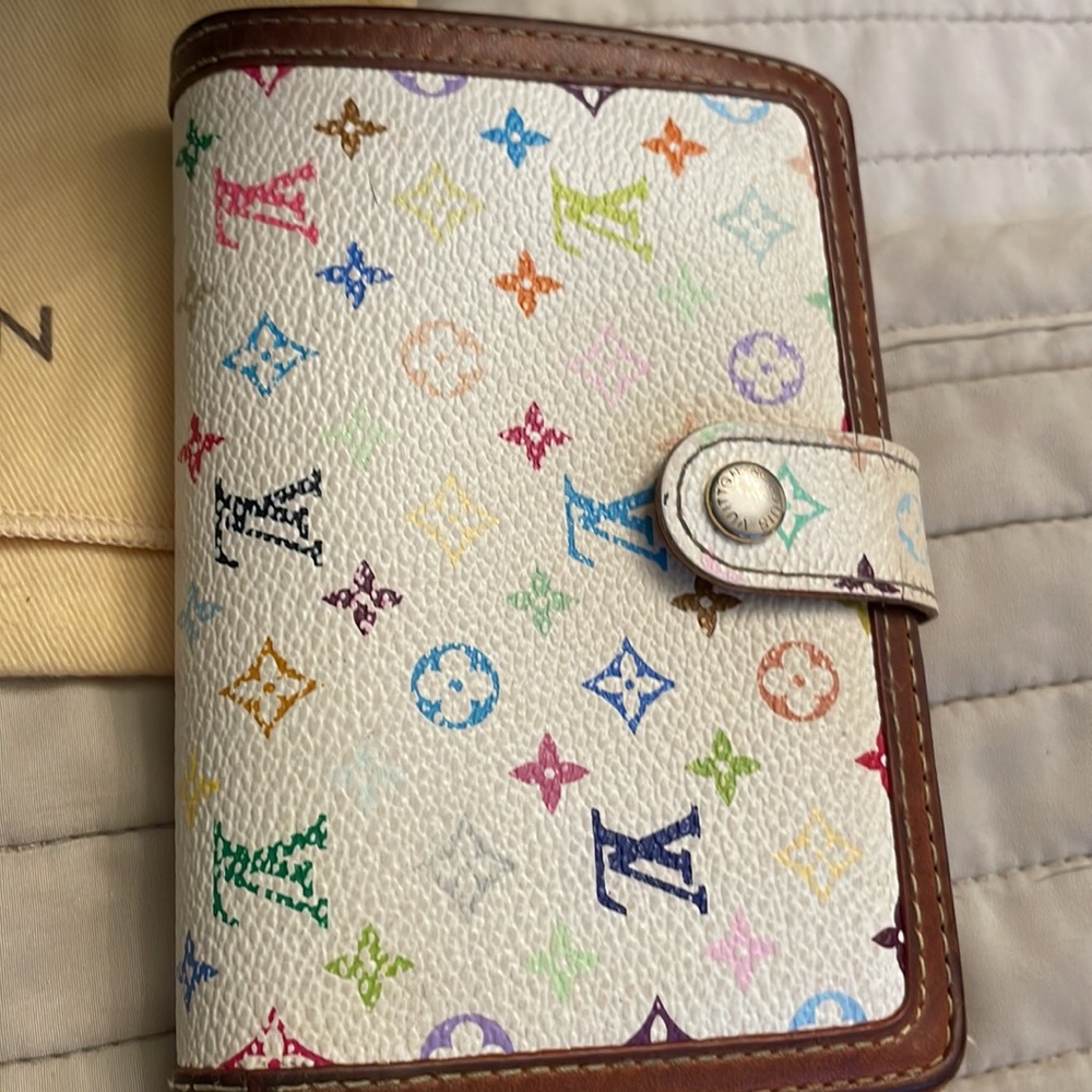 Takashi murkami white Louis Vuitton preloved kiss lock wallet lv gold - Picture 5 of 14